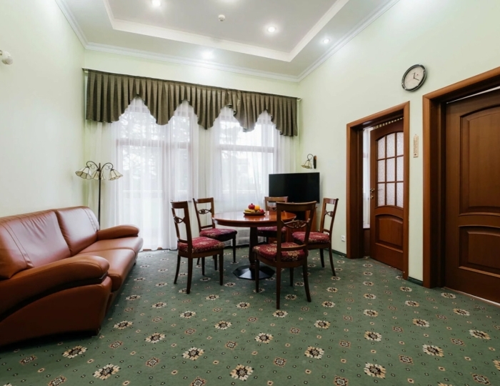 «Люкс» четырехместный трехкомнатный(к.№4) - Санаторий «Радуга» Сочи